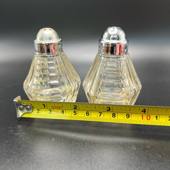 Vintage Anchor Hocking Clear Glass Salt and Pepper Shakers Chrome Tops - Picture 4 of 10